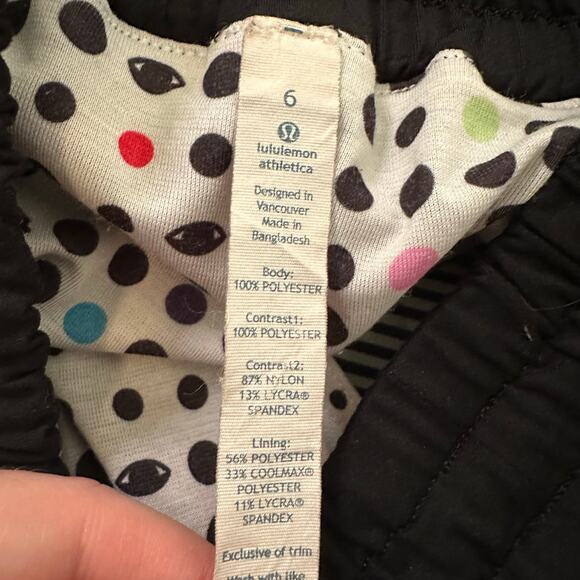 Lululemon black & white chevron print athletic shorts size 6 - Picture 6 of 12